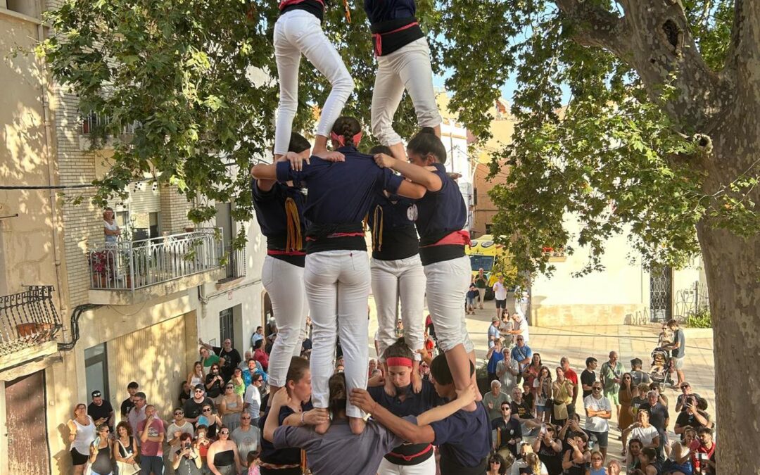 Els Xiquets del Serrallo completen els dos castells bàsics de set a La Riera de Gaià