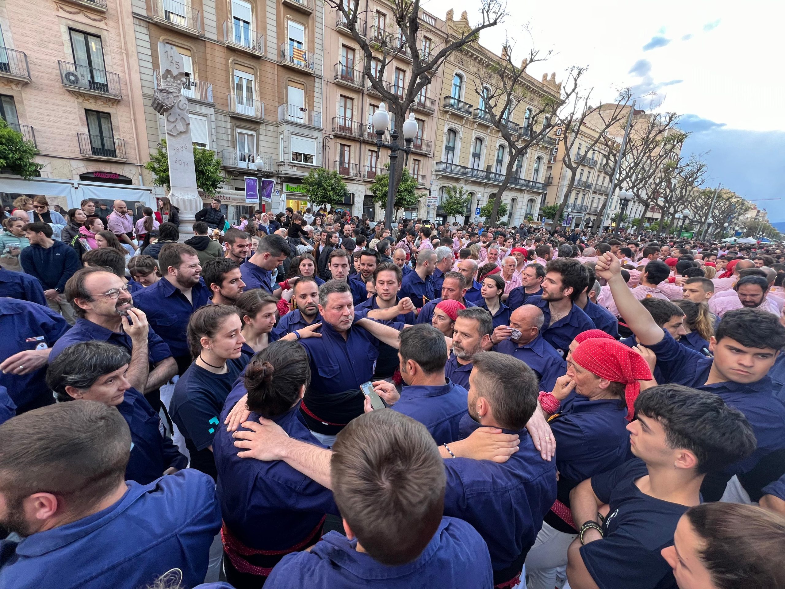 Quatre castells, una estrena i un pilar de cinc descarregats per Sant Jordi