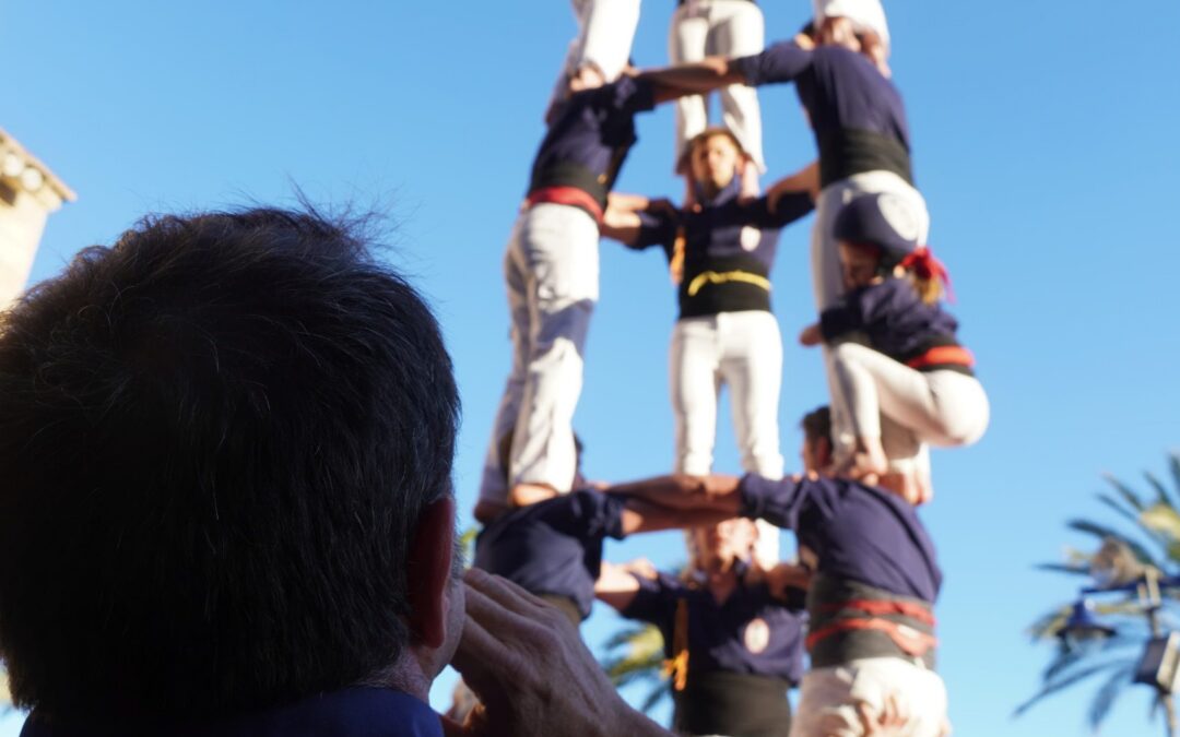 Primera diada i primer castell de set per als Xiquets del Serrallo