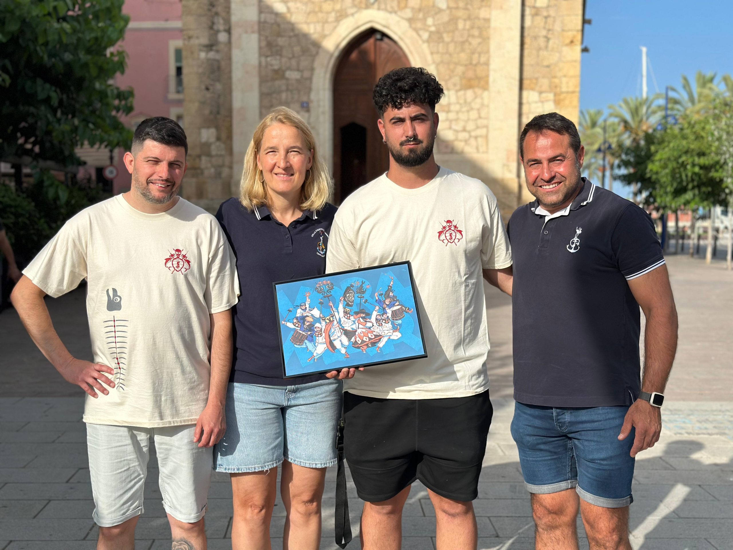 Els Xiquets del Serrallo apadrinen un vestit dels Diables Voramar pel seu 35è aniversari