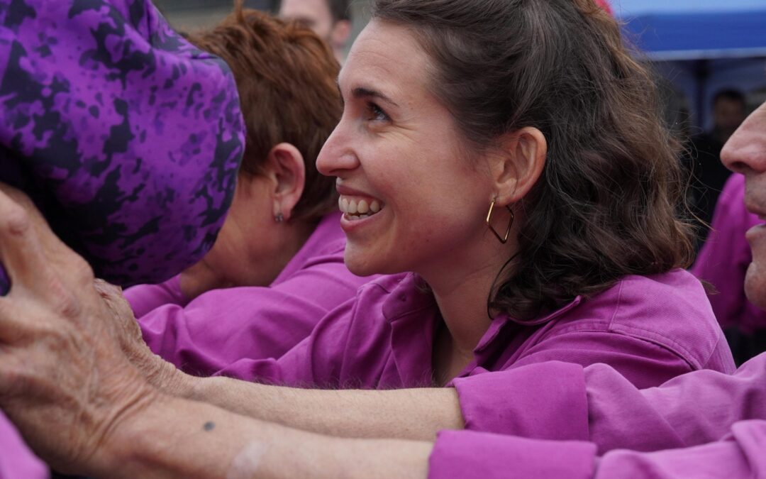 La comunicadora Laura Grau, padrina del pilar caminant del 2025 dels Xiquets del Serrallo