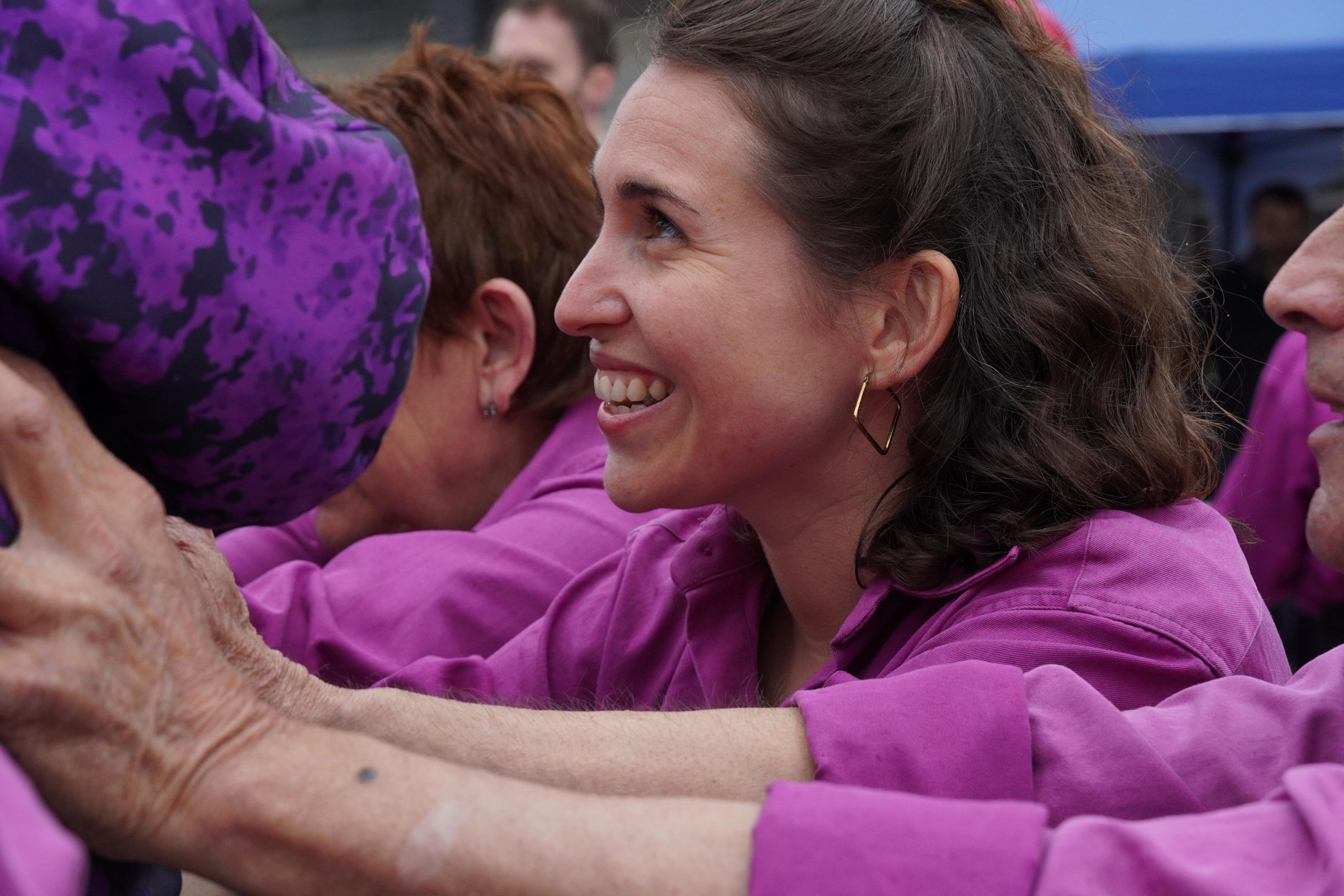 La comunicadora Laura Grau, padrina del pilar caminant del 2025 dels Xiquets del Serrallo