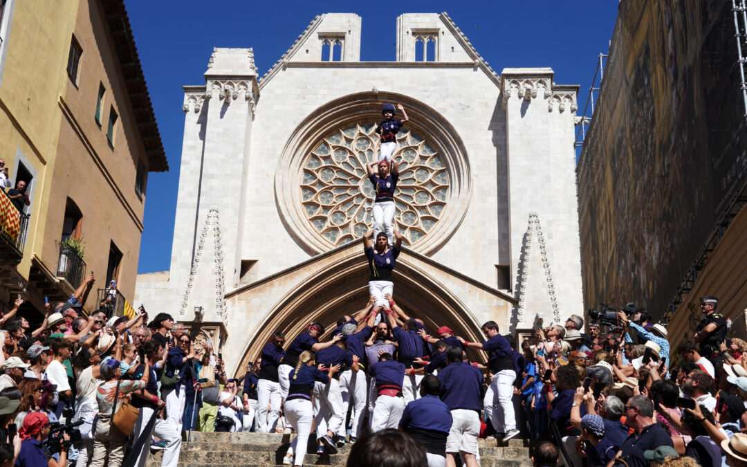 Els Xiquets del Serrallo transformen el padrí del Pilar Caminant en una iniciativa solidària en benefici de l’ELA