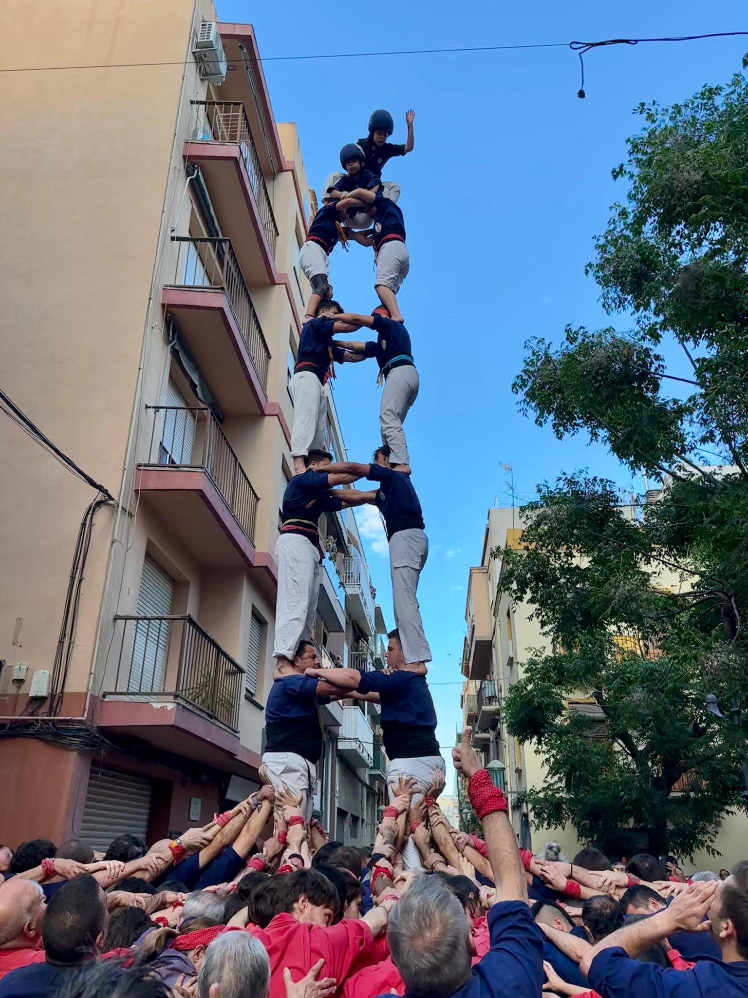 Els Xiquets del Serrallo descarreguen per primer cop a casa el 2 de 7