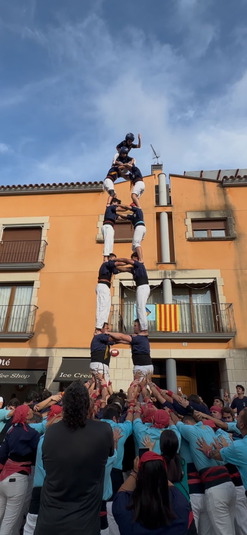 Històrica estrena dels Xiquets del Serrallo: primer 2 de 7 descarregat fora de Tarragona