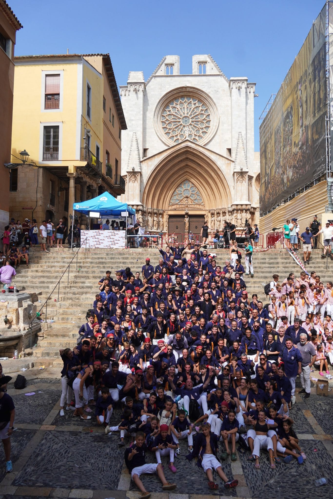 La clàssica de 8 es tenyeix de blau marí